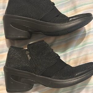 Bzees size 9 ankle boots